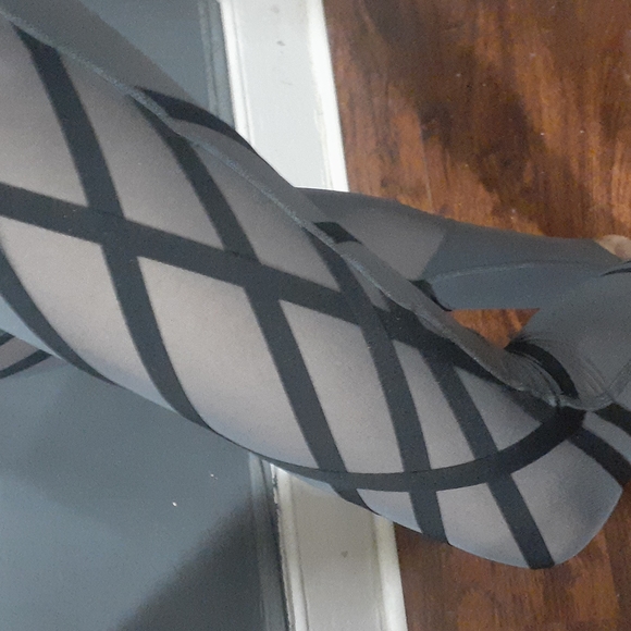 Alo yoga mesh wrapped stirrup high waist grey leggins size extra small - Picture 3 of 14